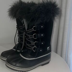 Sorel Black Fur-Trimmed Snow Boots